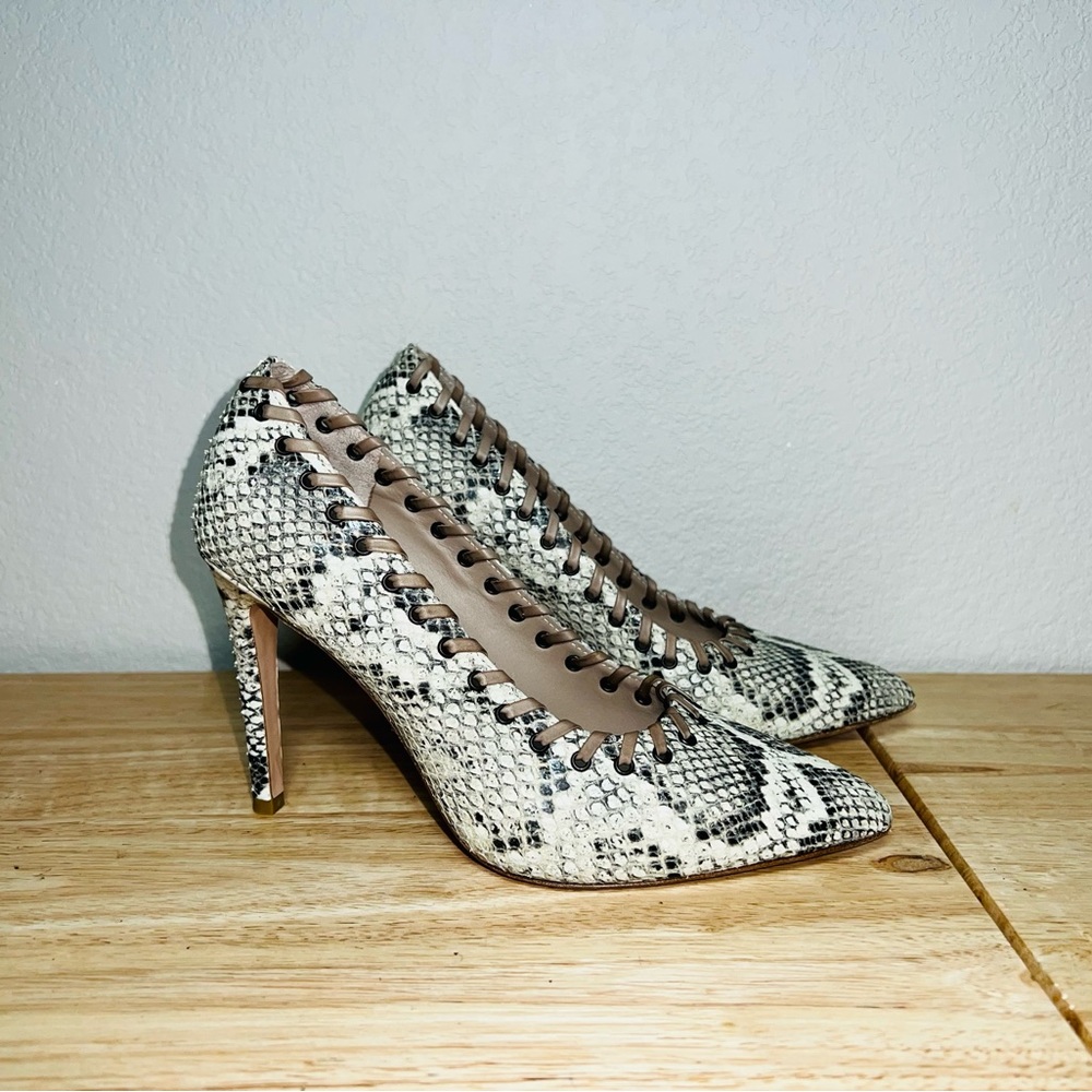 Donald Pliner signature python print leather shoes 6